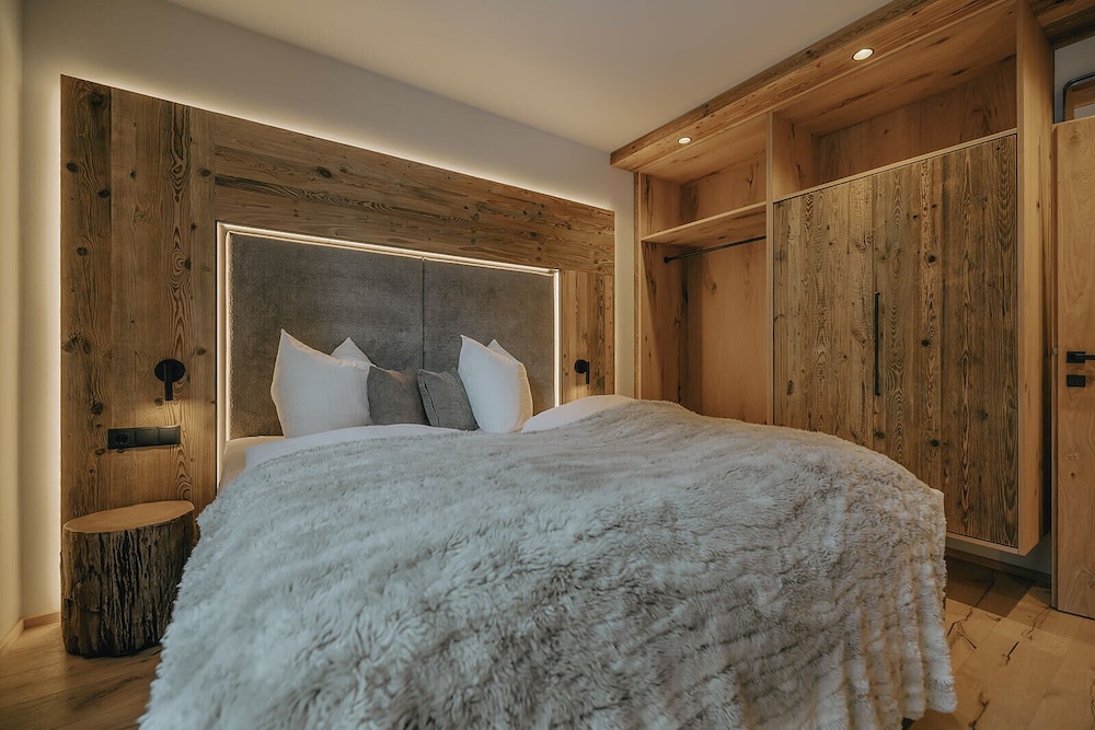 Semi Basement, Apartment, Double Bed, Mountain View, Terrace