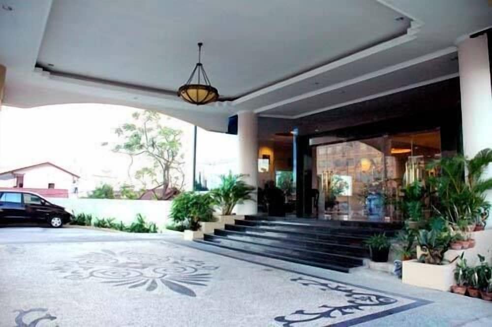 Grand Tiga Mustika 25/28