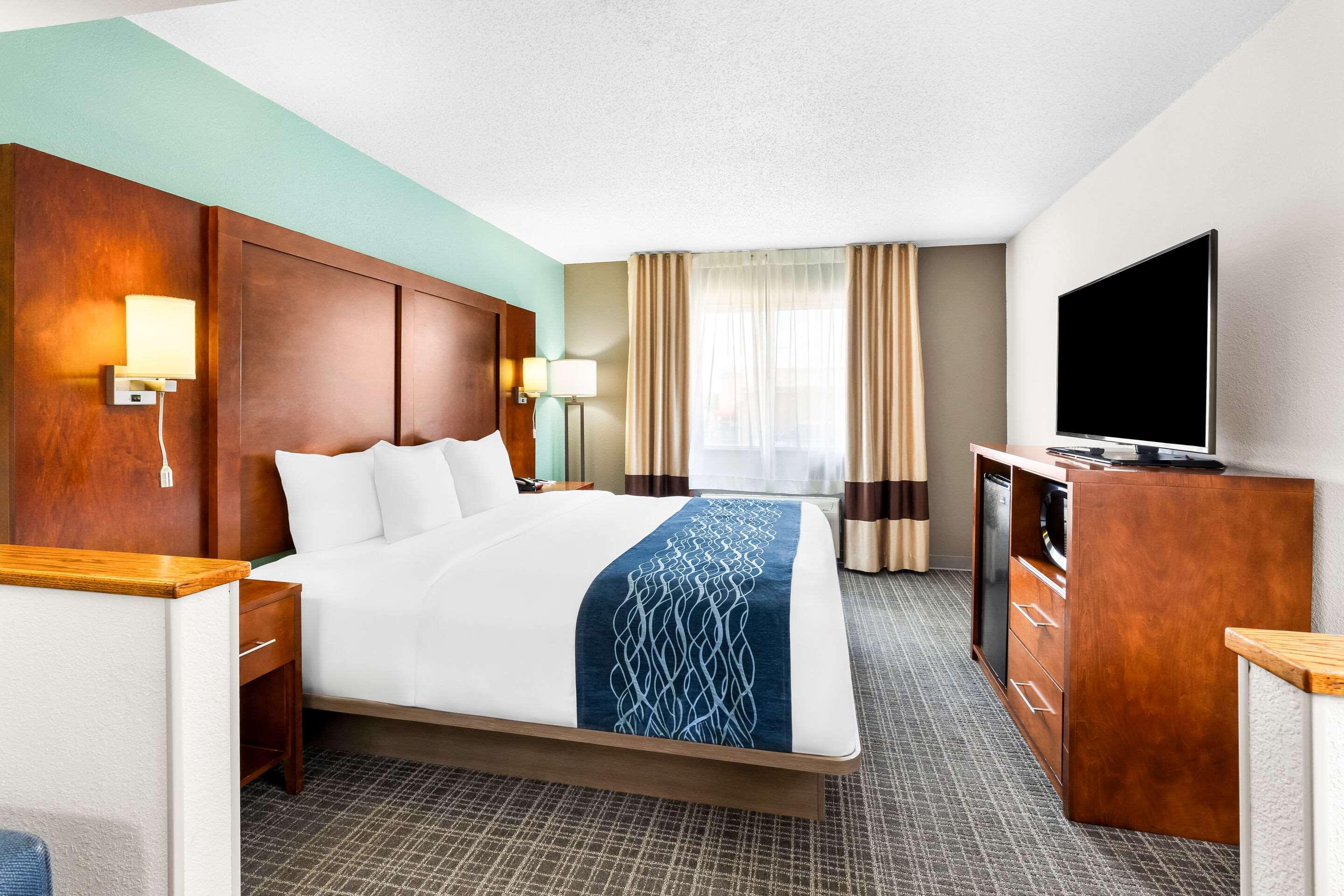 Upgrade, Business, Suite, King Bed، Comfort Inn Marion 4/4