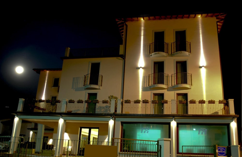 International Hotel Iseo 1/24