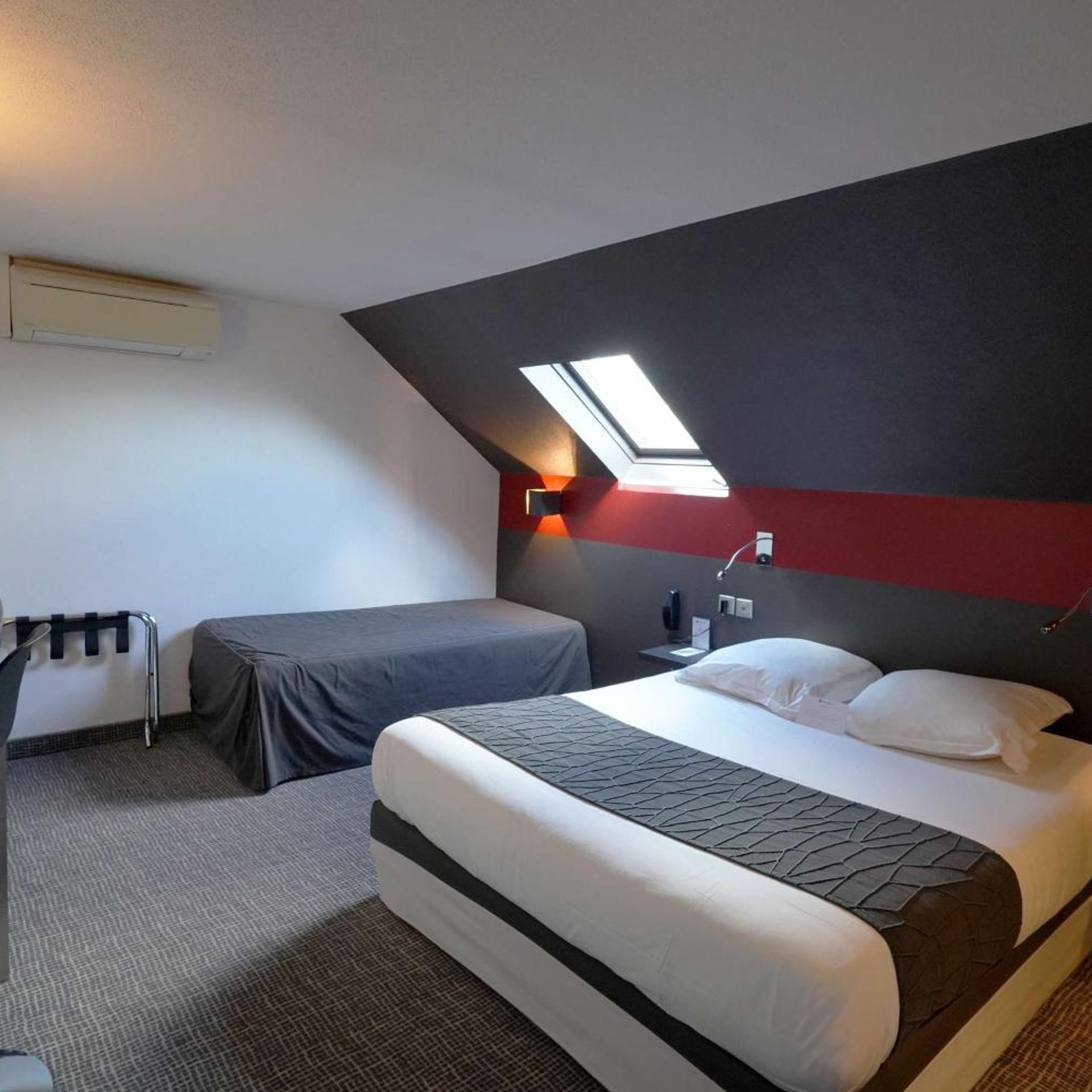 Room, Quadruple