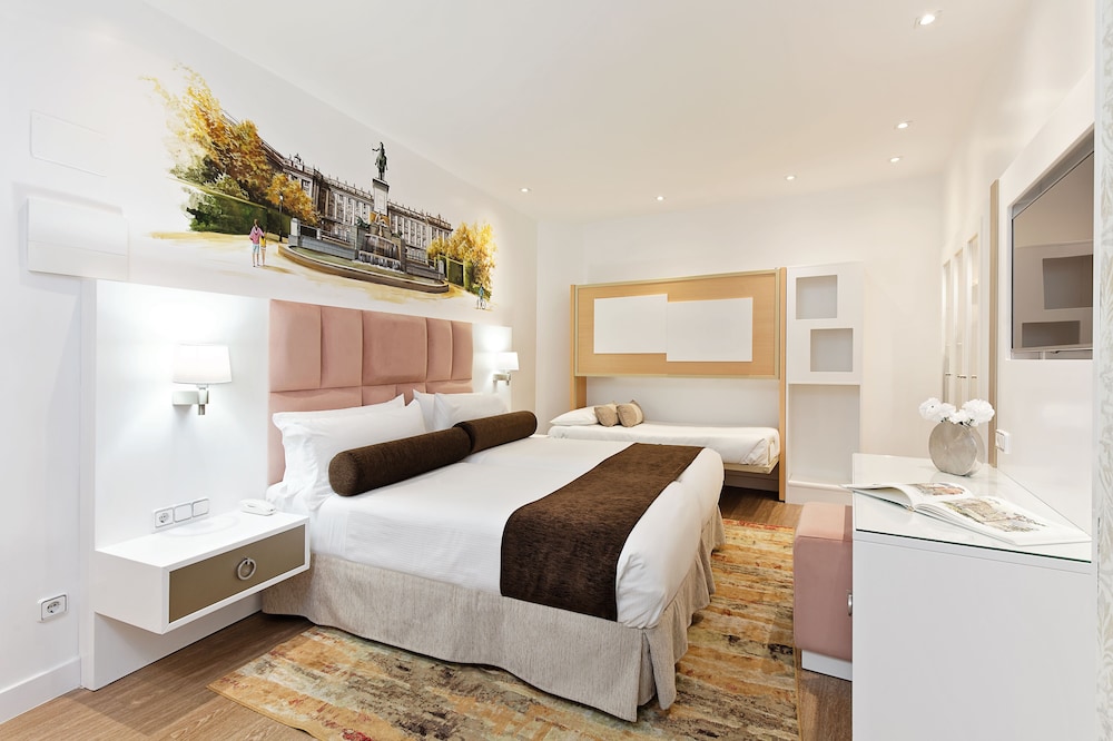 ROOM, QUADRUPLE