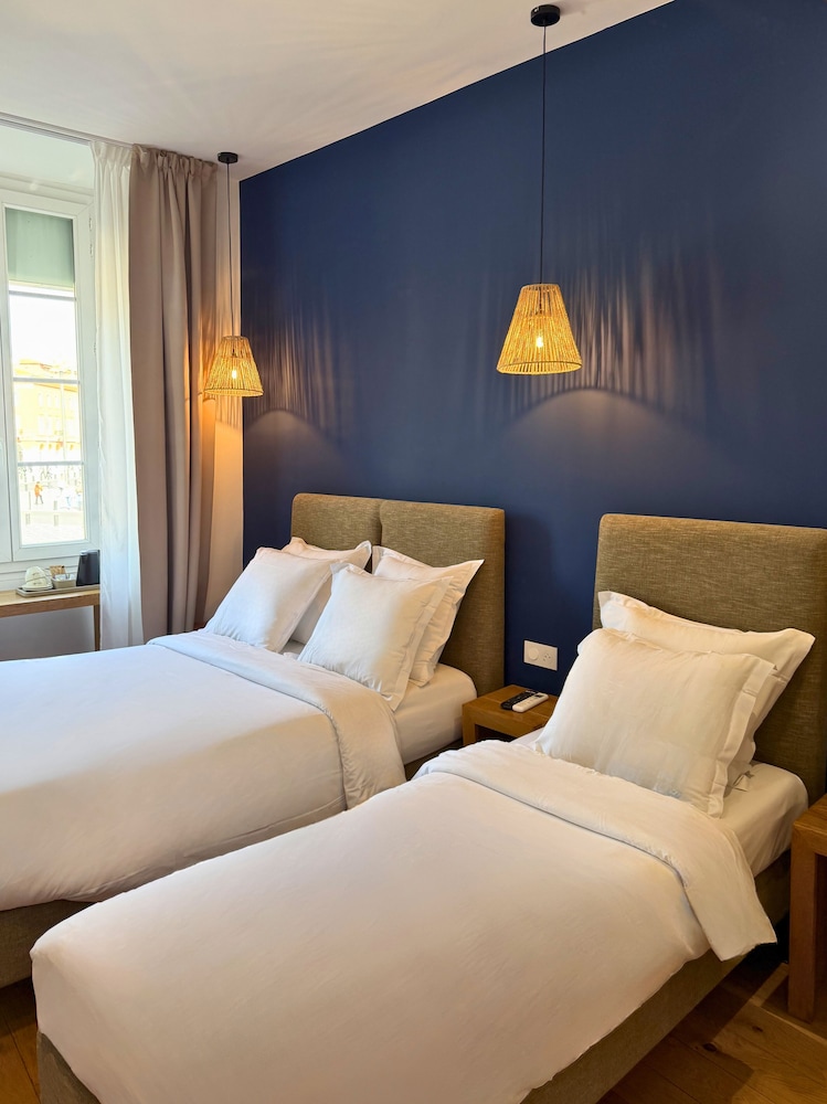 Hotel De La Mer 11/50