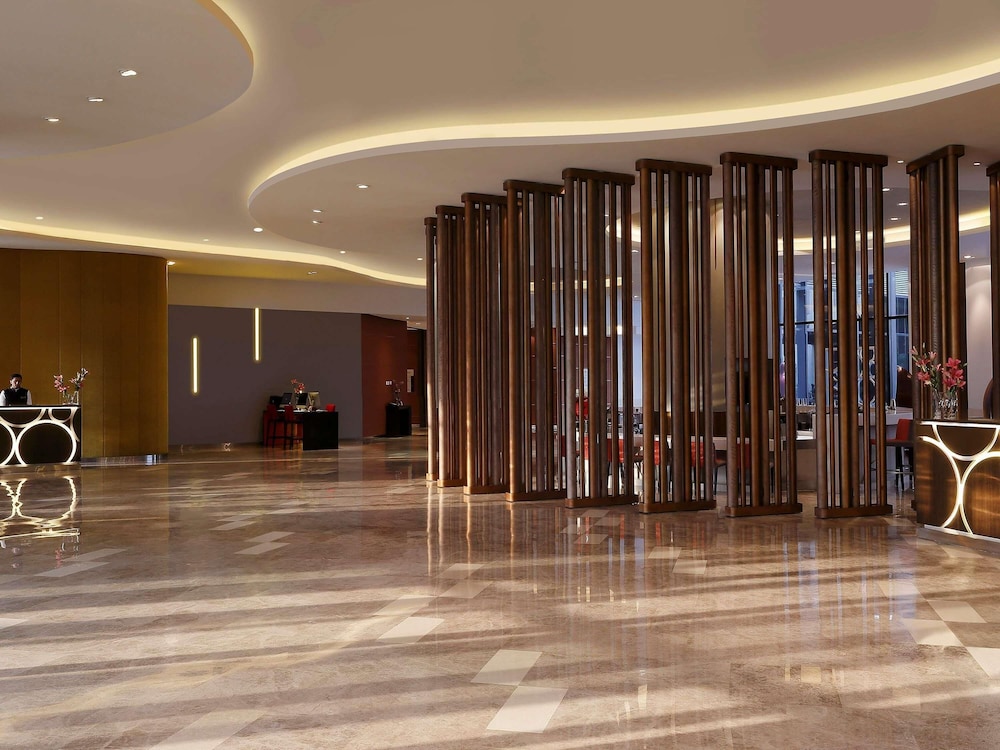 Novotel New Delhi Aerocity 8/64