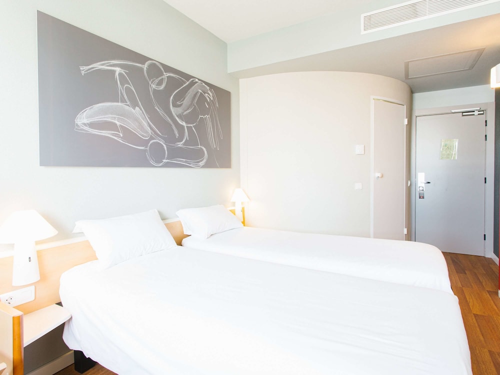 Ibis Elche 19/76