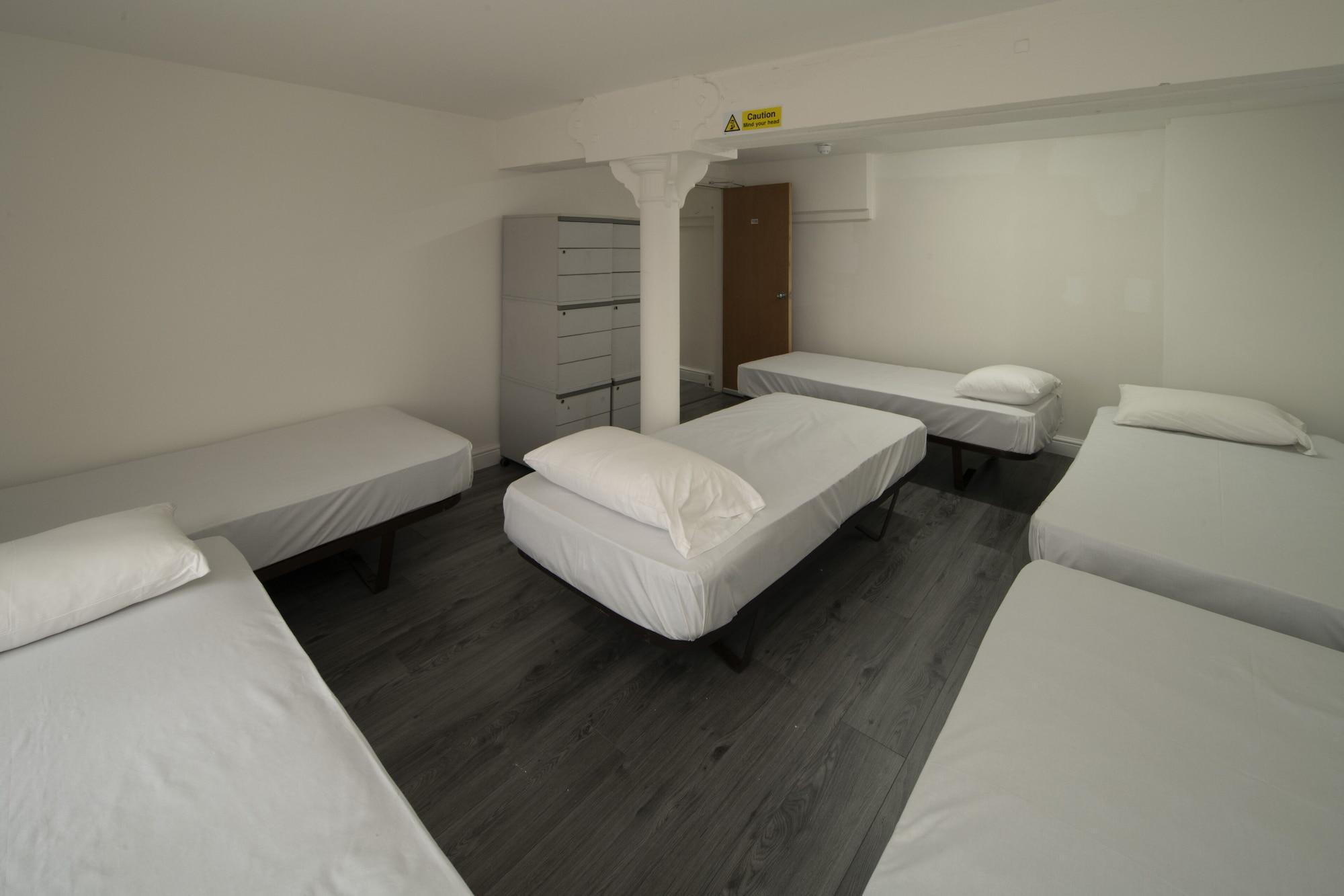 OYO Harbourside Hostel Bristol 19/39