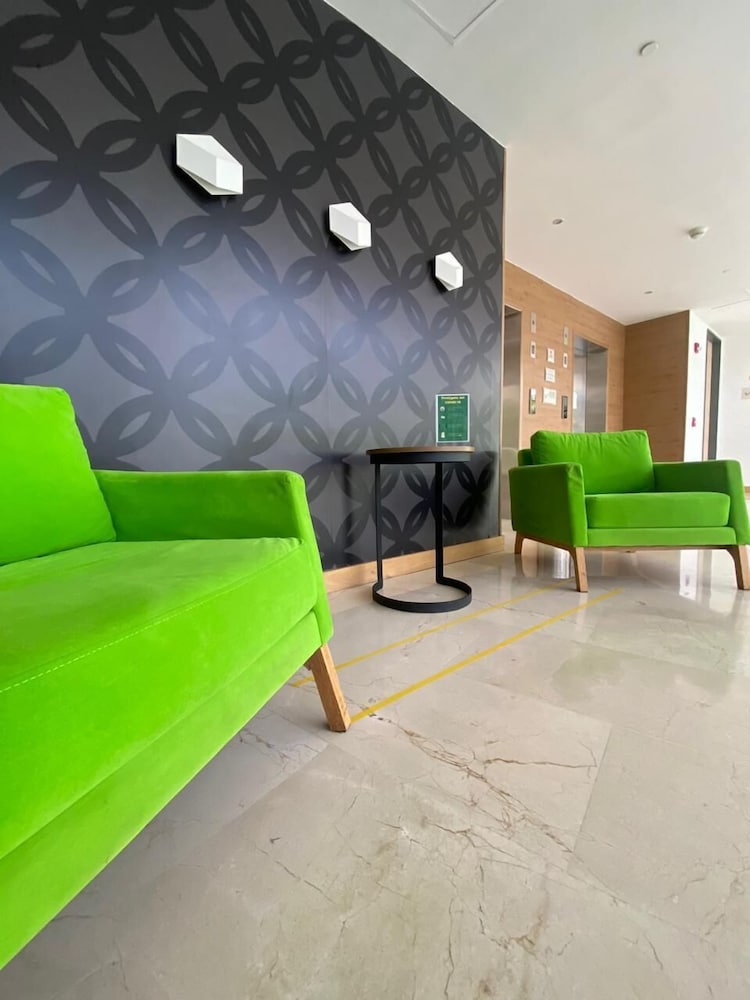 La Quinta by Wyndham Medellin 14/64