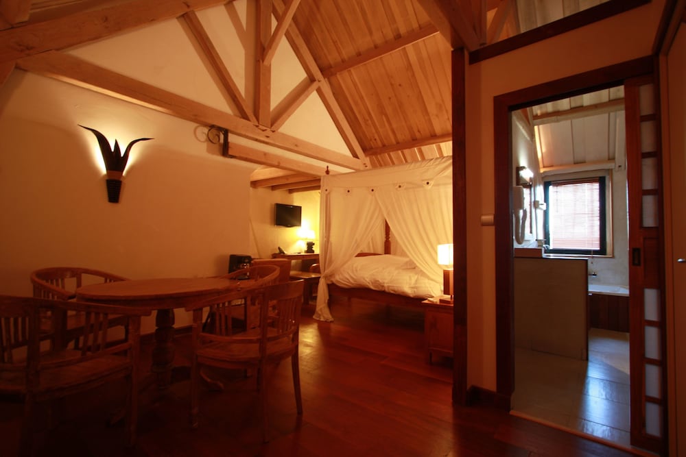 Hotel the Originals Manoir Des Indes Ex Relais Du Silence 39/65