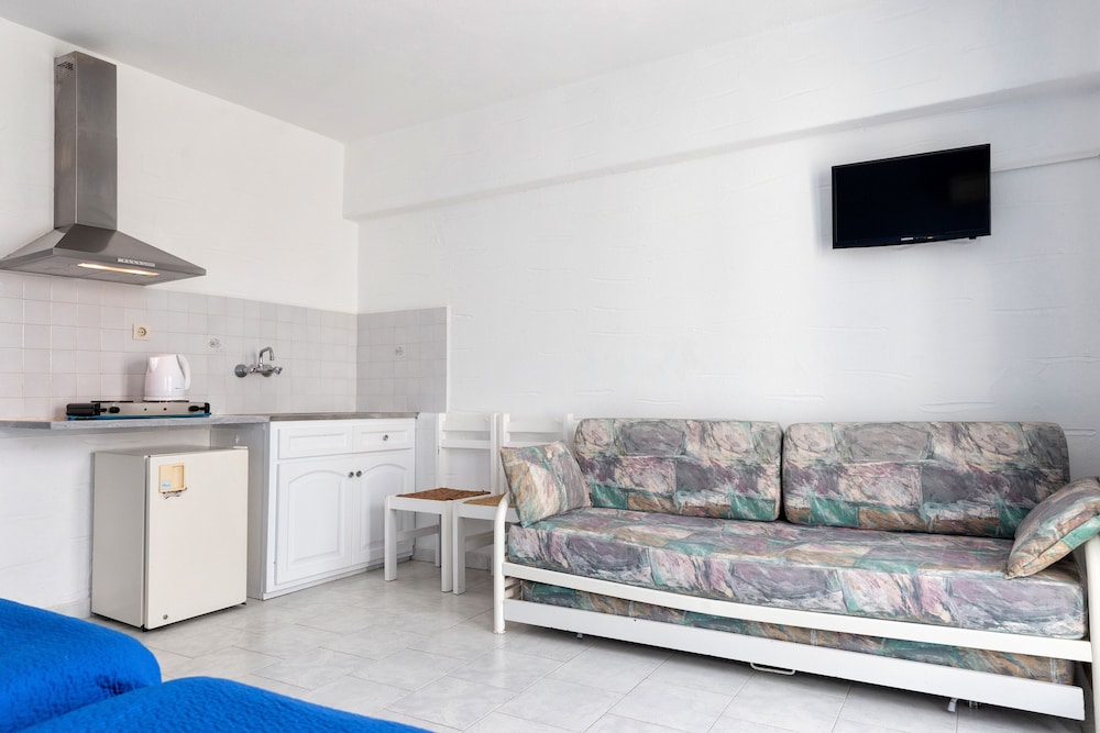 Stratos Apartments and Studios 30/45