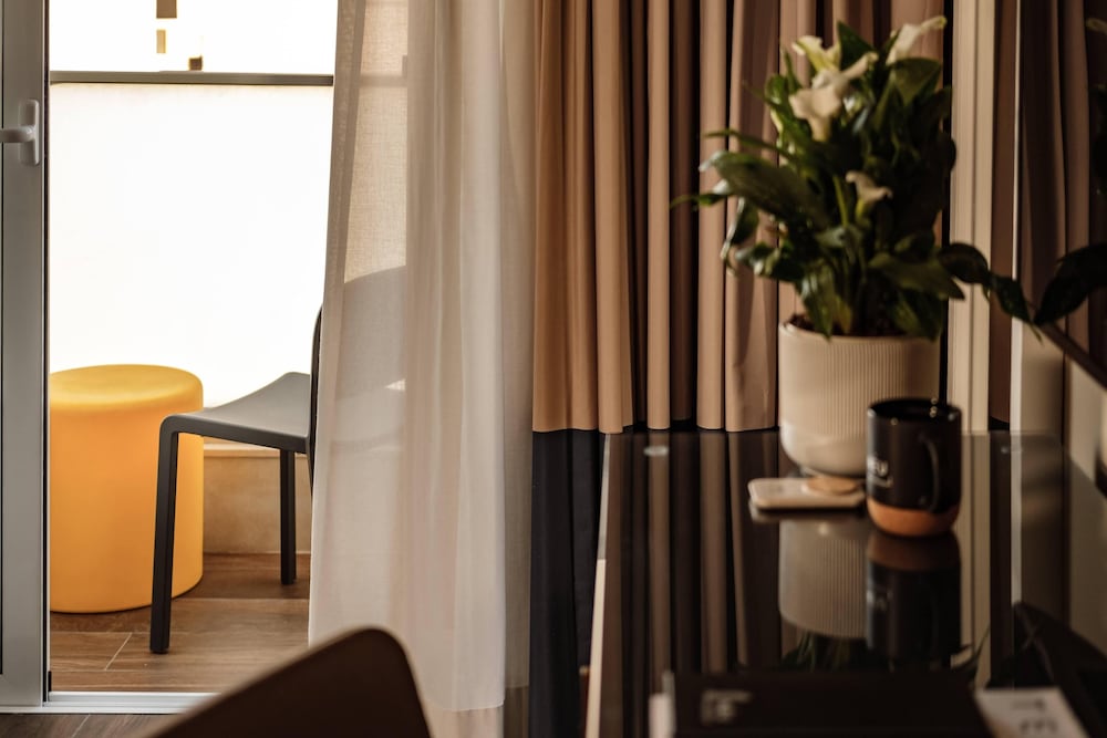 115 The Strand Hotel And Suites 28/49