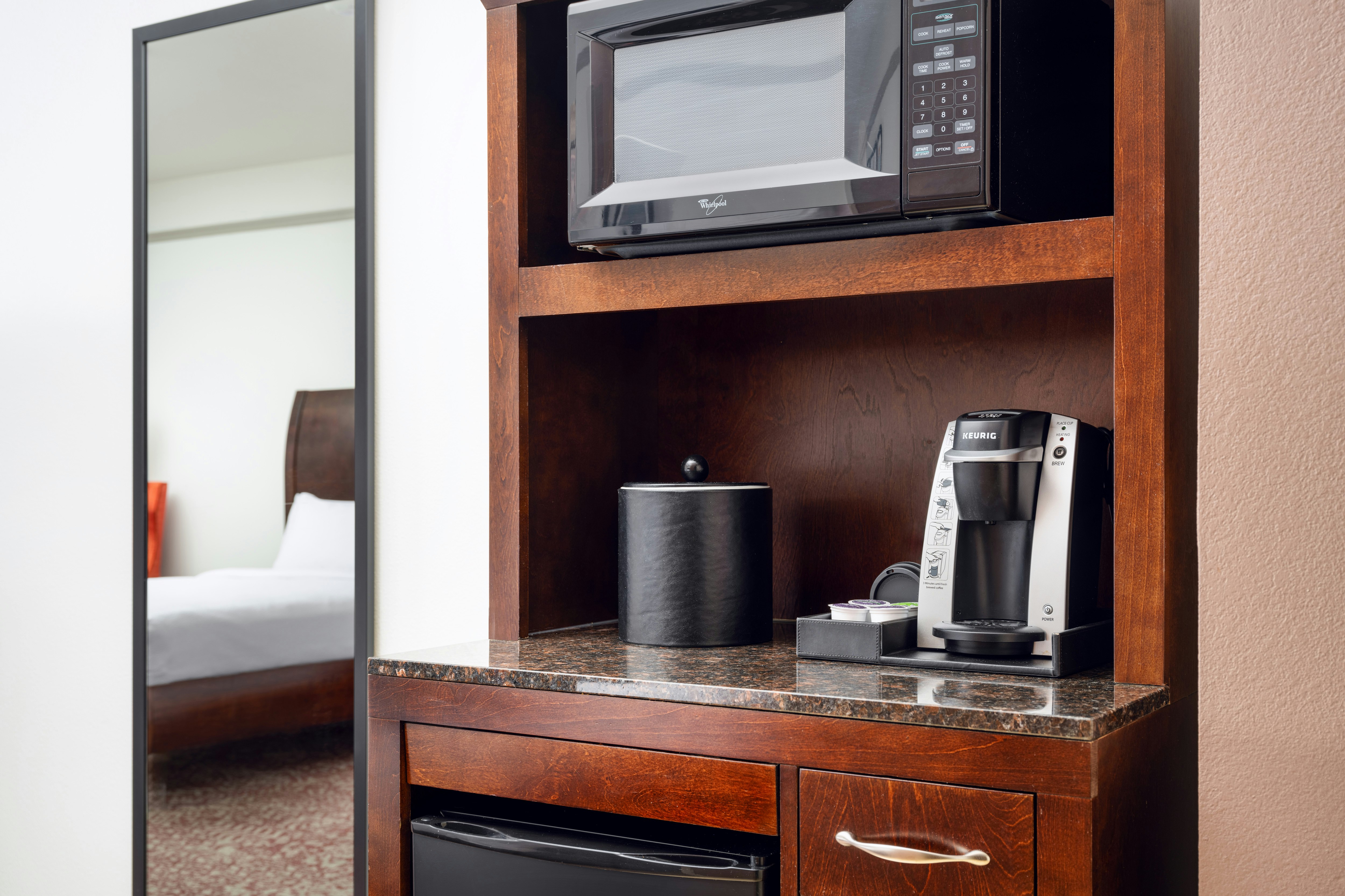 ROOM, KING BED