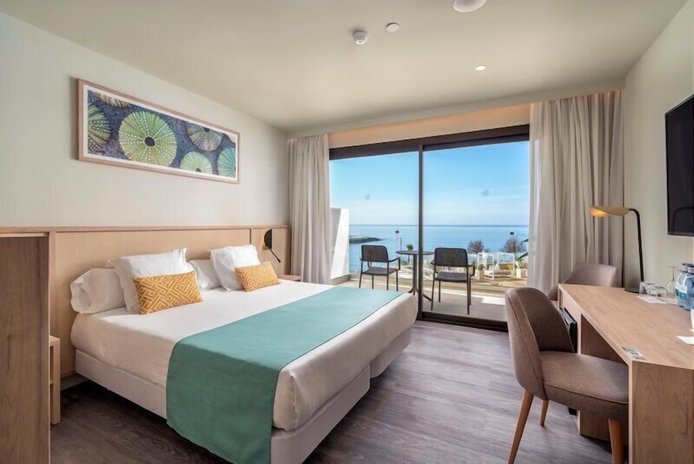 My Favorite Club, Twin Beds, Sea Front, Sea View، AluaSoul Palma Hotel - Adults only 2/7