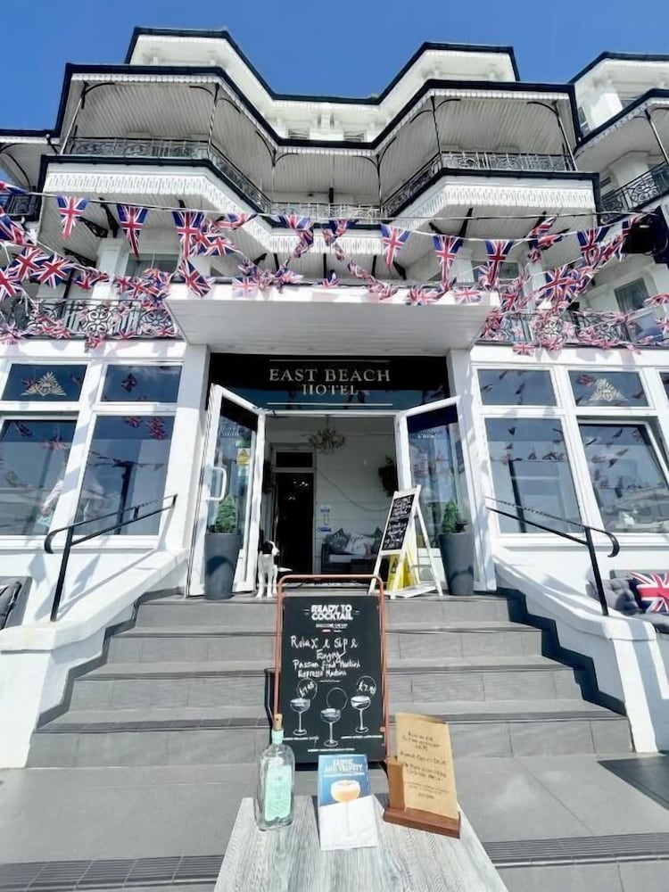 East Beach Hotel 2/54