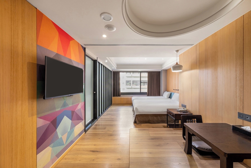 CHECK inn Taichung Wenxin Zhongqing 59/64