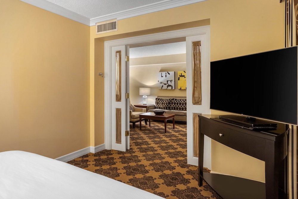 Omni Houston Hotel 65/86
