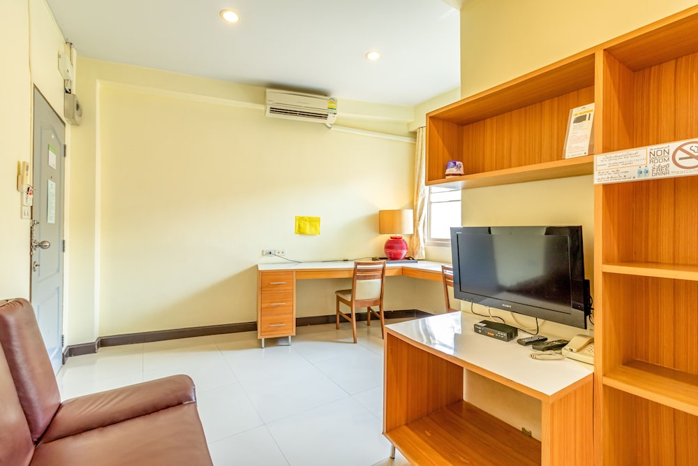 The Palm Hotel 28/50