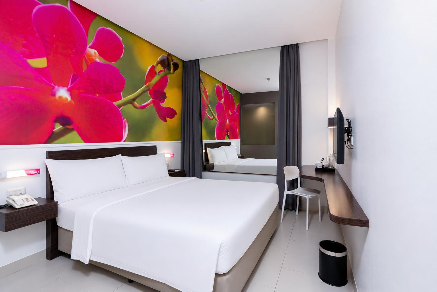 Chic, Standard, Queen Bed