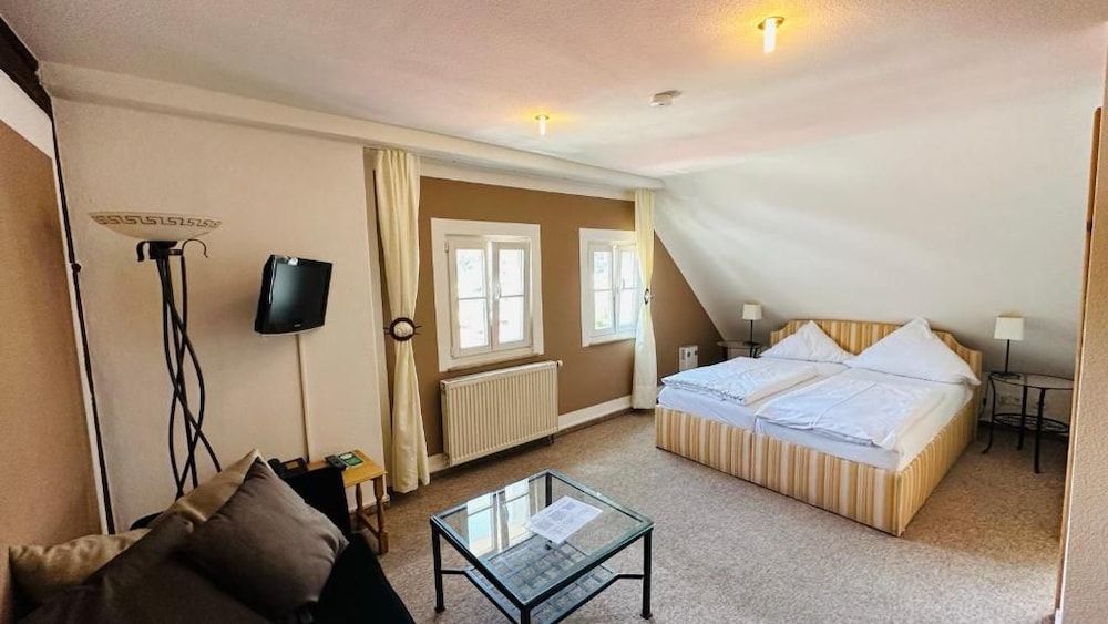 Hotel Erbgericht Krippen 10/50
