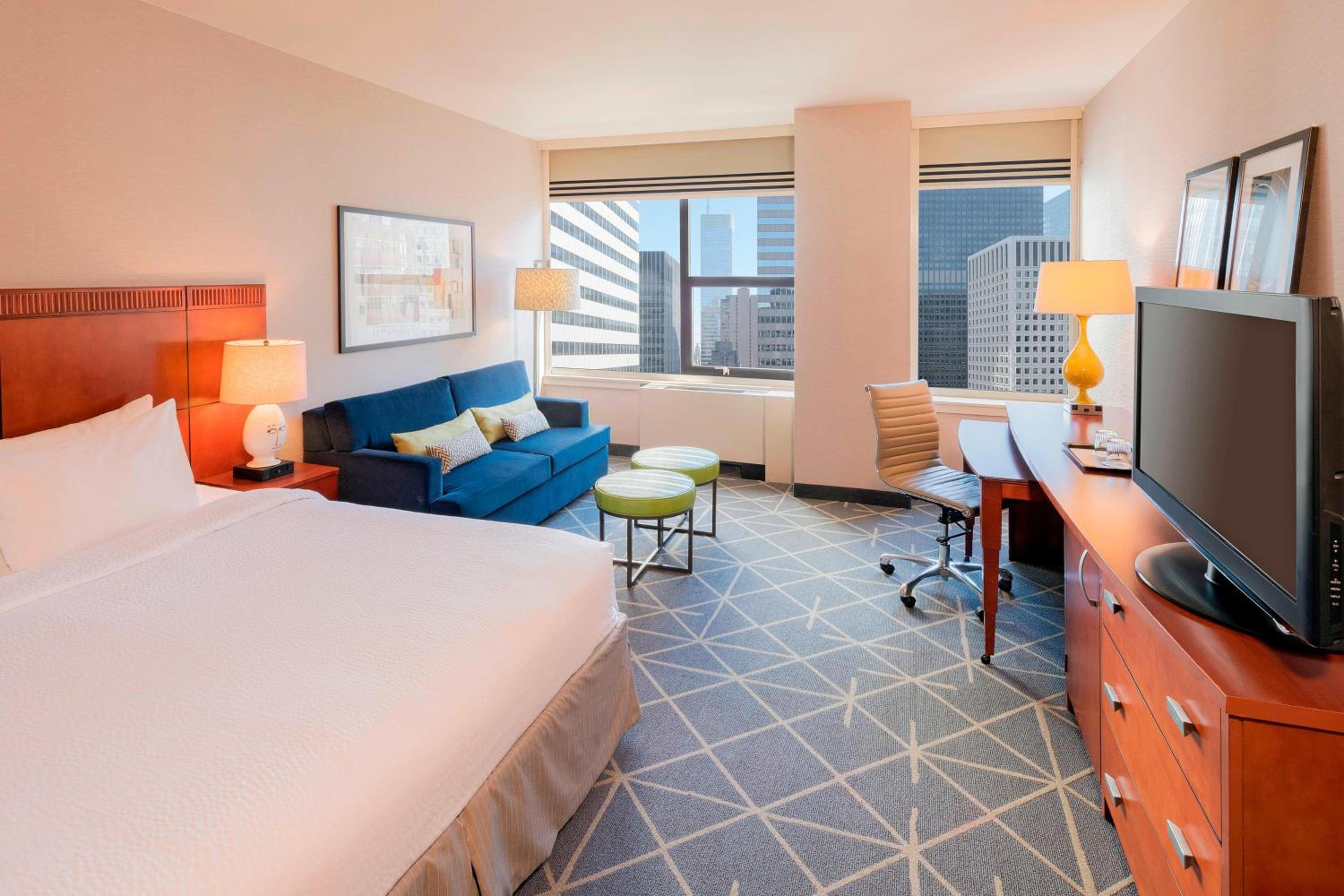 Room, King Bed, Skyline View, Large, Accessible