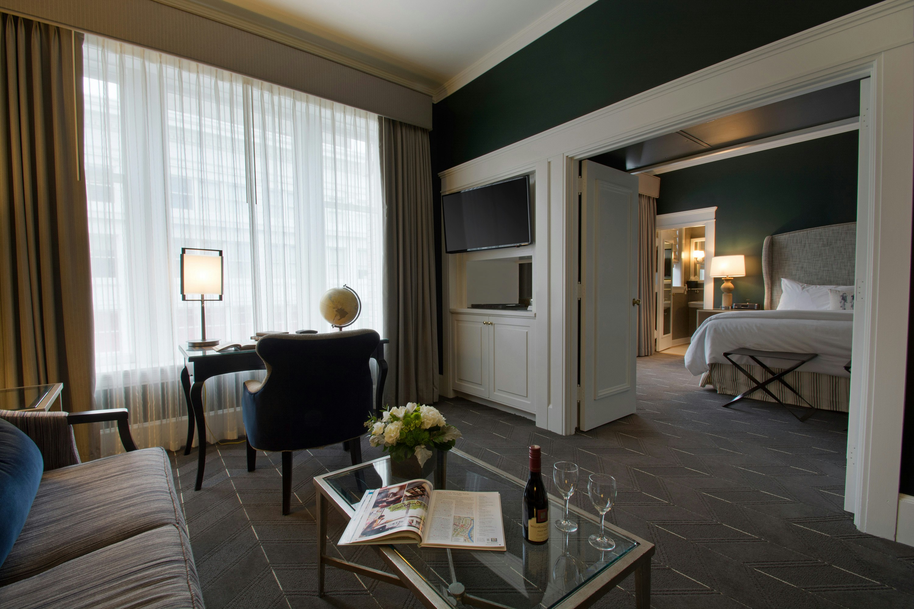 Bridgetown, Suite, King Bed, Parlor