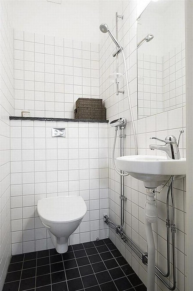 Pay-Less Guest House 42/50