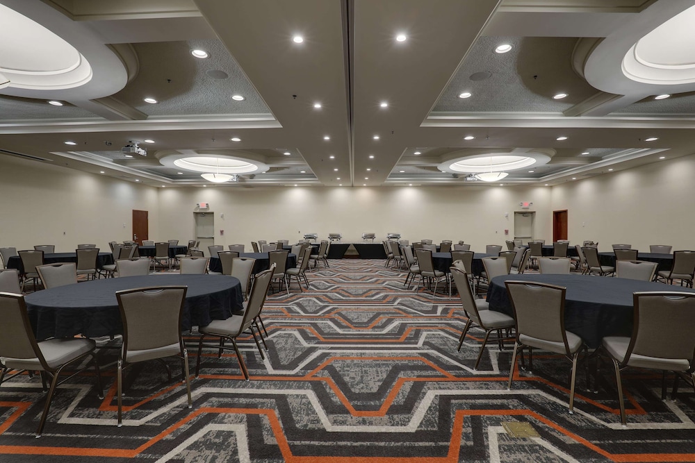 Drury Plaza Hotel Nashville Franklin 40/50