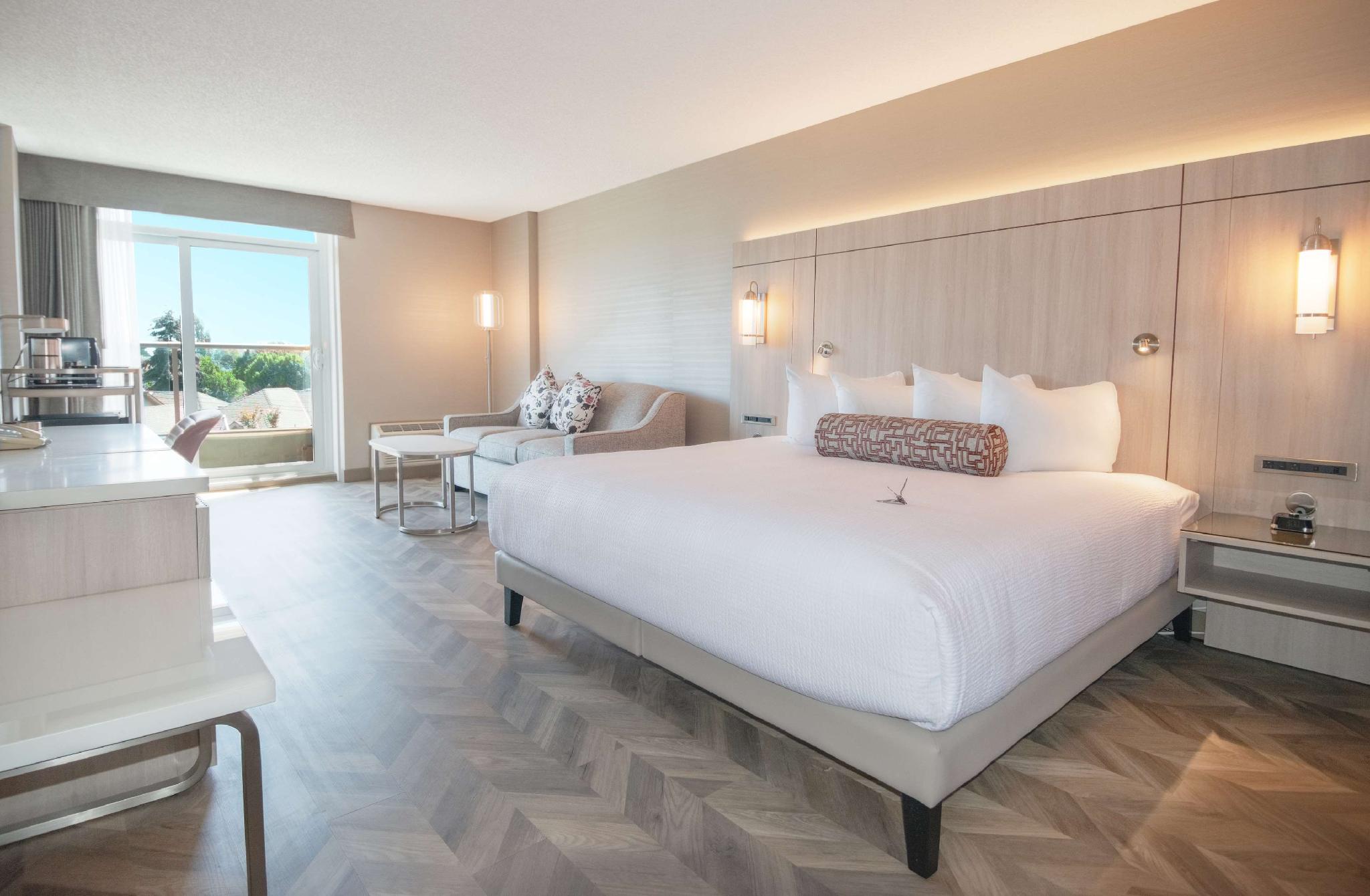 Coast, King Bed, Accessible