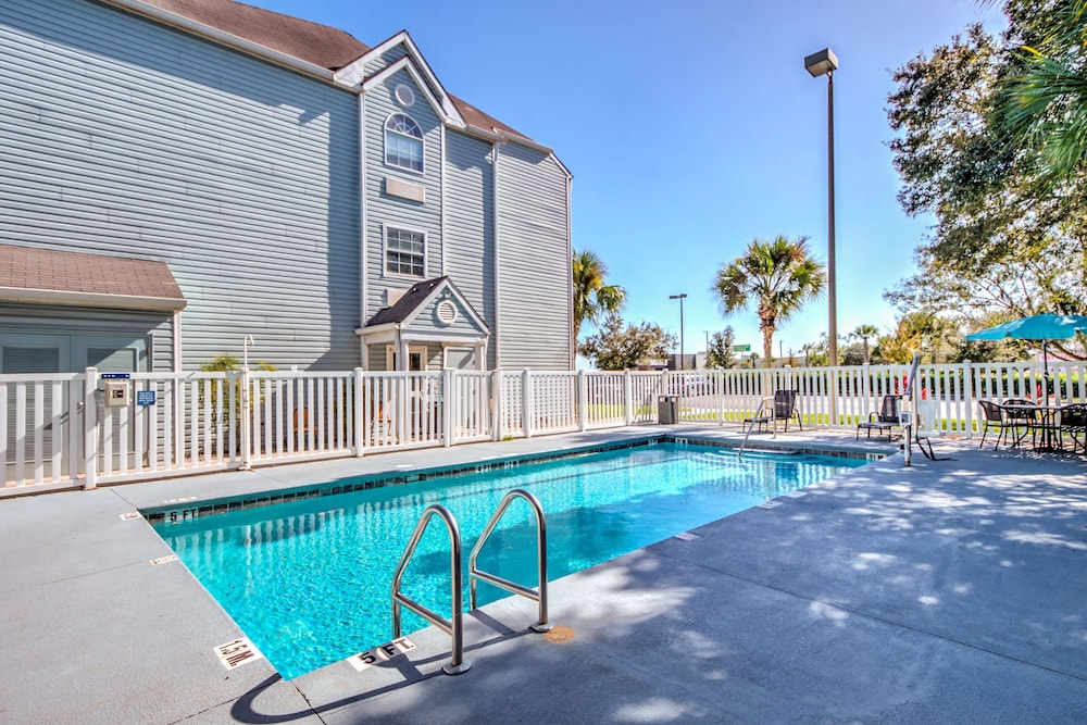 Microtel Inn Suites By Wyndham Zephyrhills 1/48