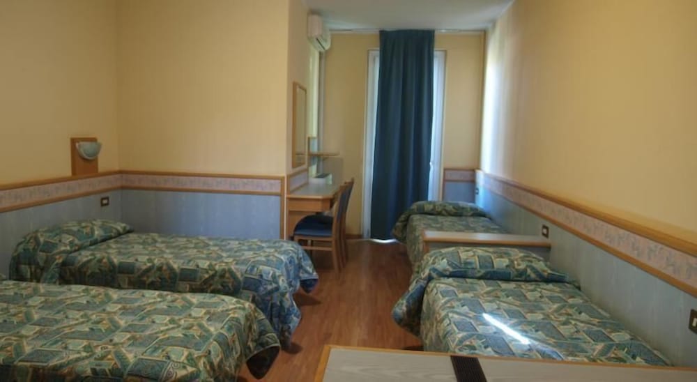 HOTEL ROUTE 9 17/50