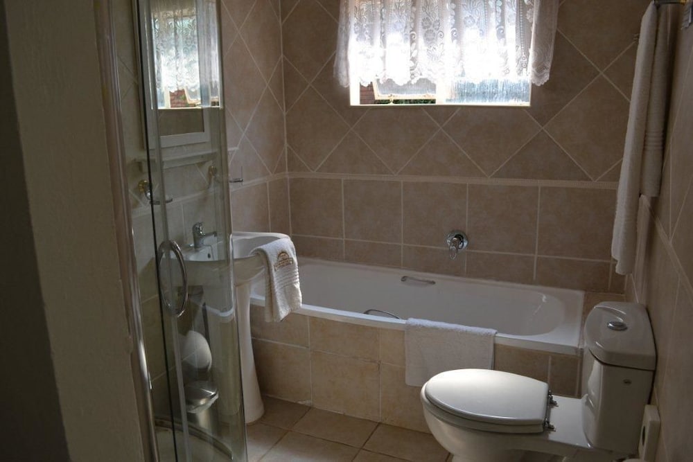 غرفة ديلوكس بسرير كوين بغرفة نوم واحدة، Pretoria North Lodge 2/2