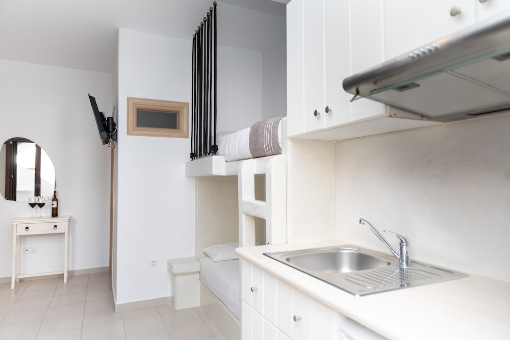 DEPIS PLACE AND APARTMENTS 43/50