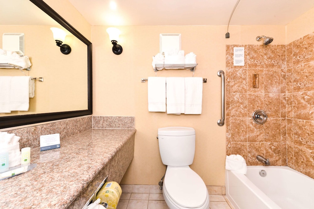 Quality Inn & Suites Walnut - City Of Industry 17/27