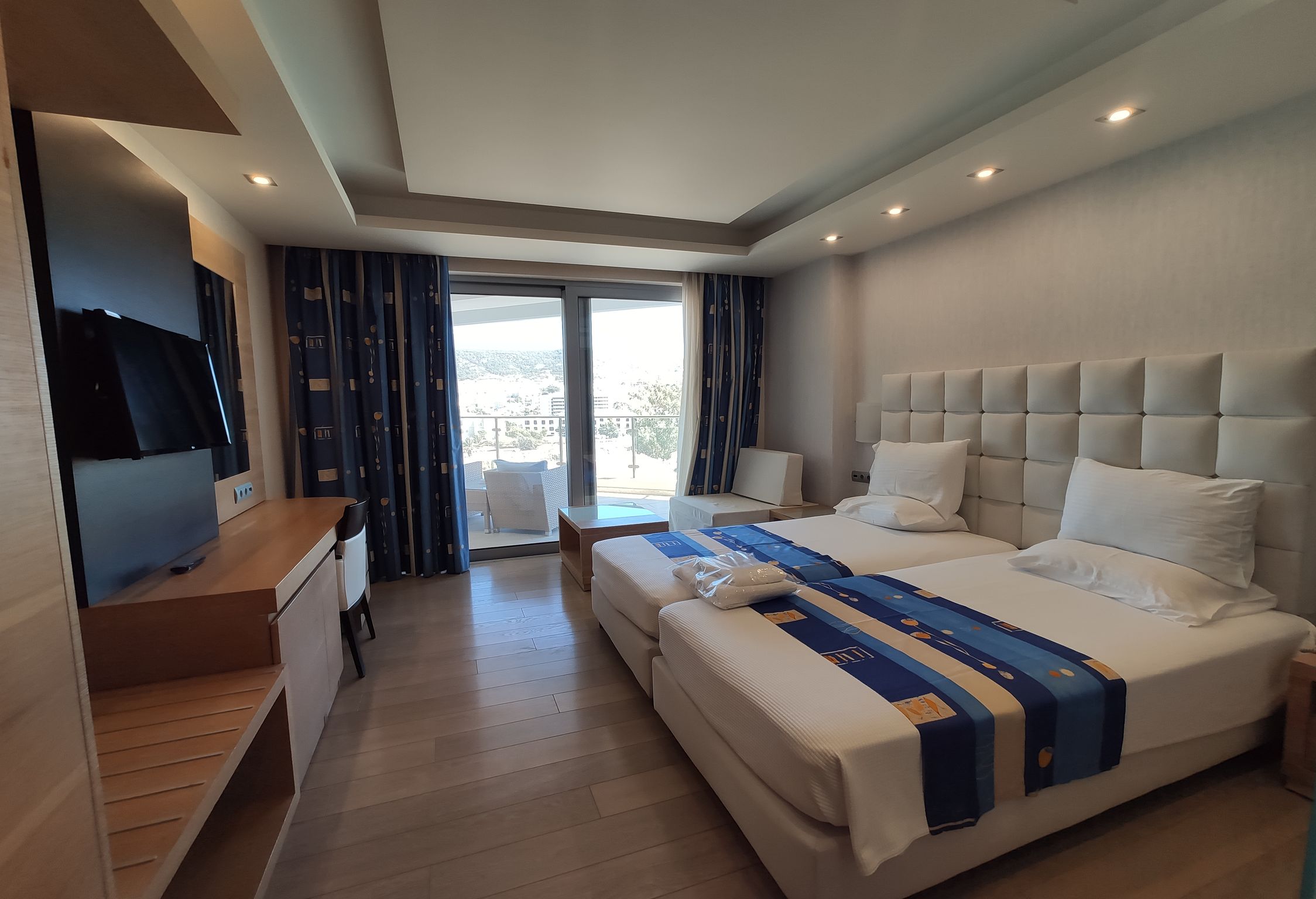 Room, Single, Lateral Side Sea View