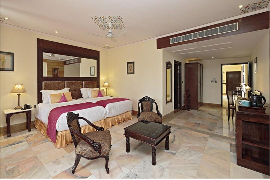 SUPERIOR, KING BED