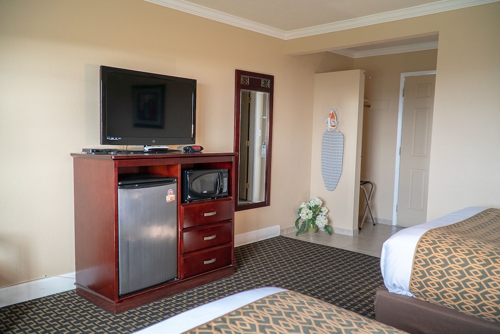 Sea Breeze Inn 37/64