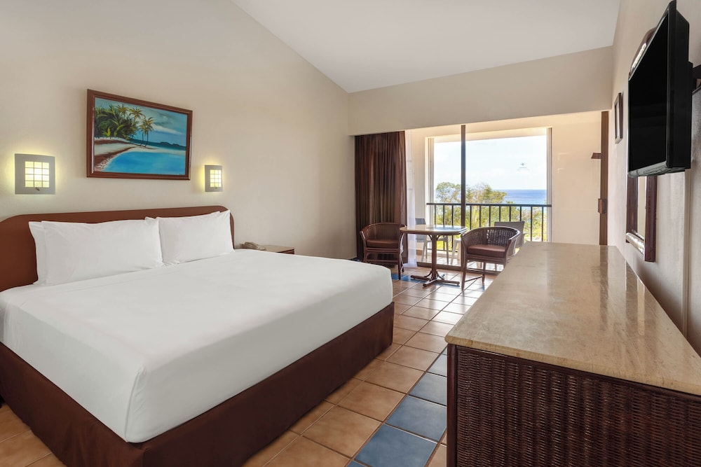 Standard, King Bed, Garden View, Balcony