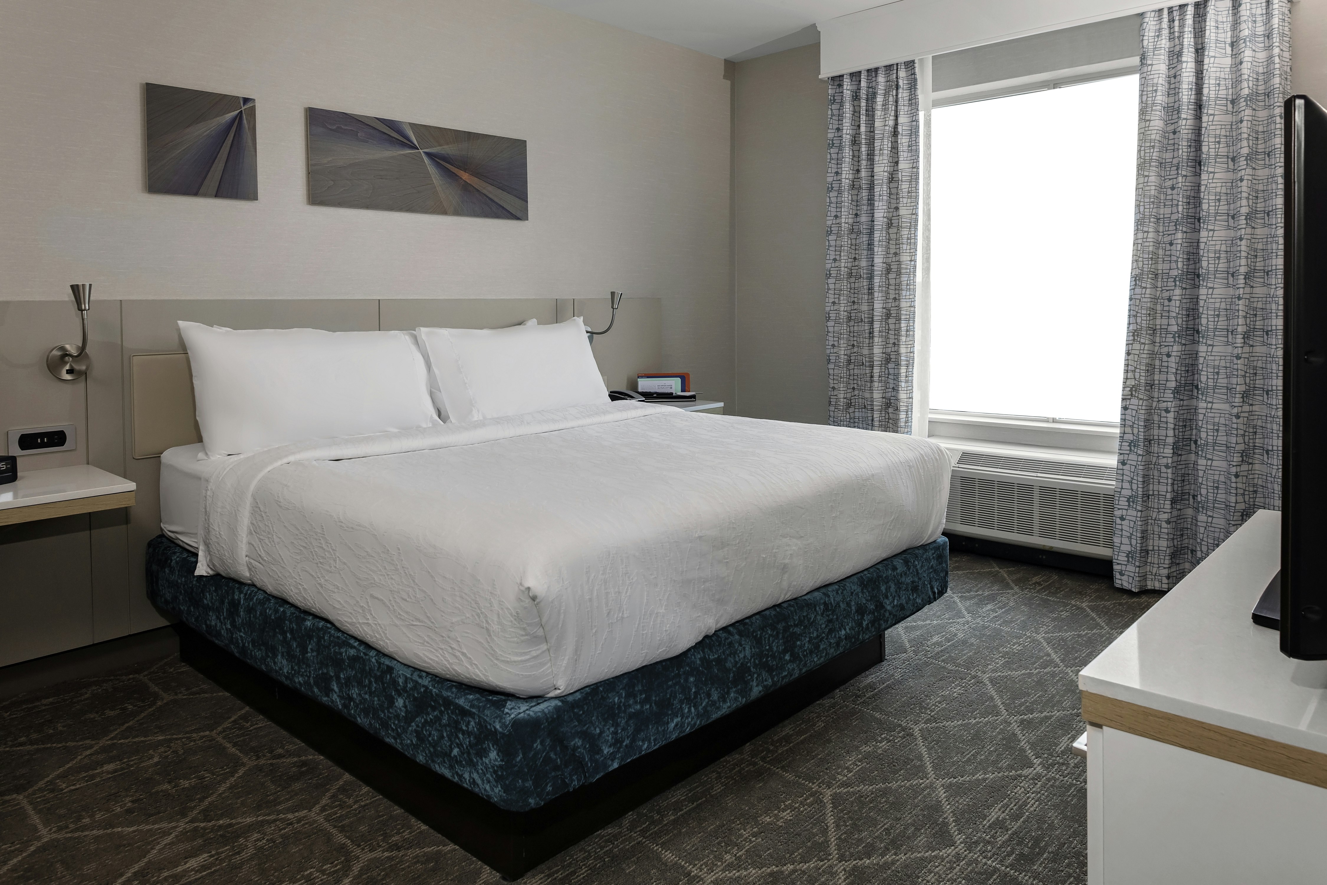 ROOM, KING BED