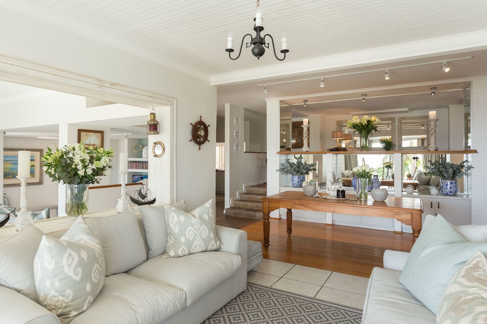 Ocean Watch Guest House 23/37