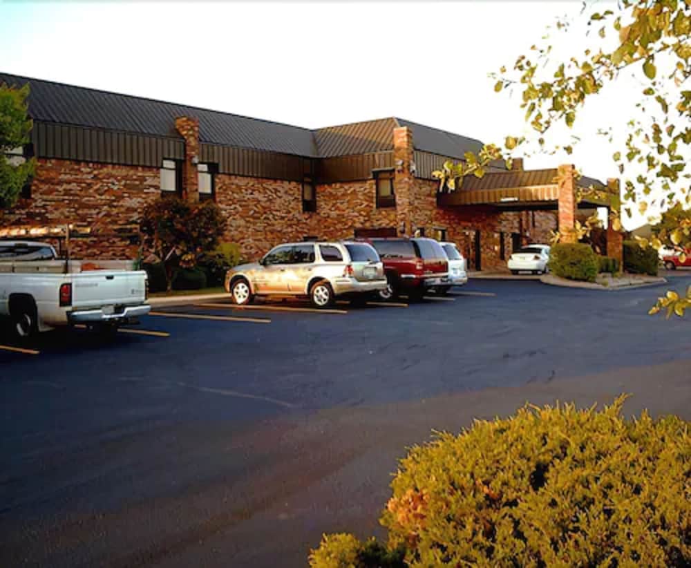 Super 8 by Wyndham Columbia City 3/19