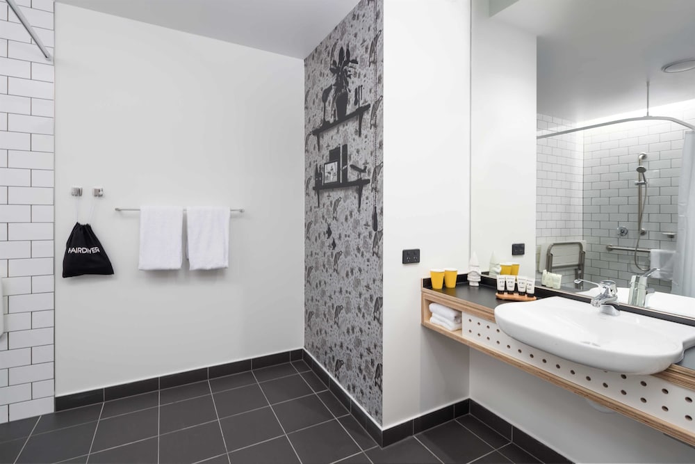 Atura Adelaide Airport Hotel 47/49