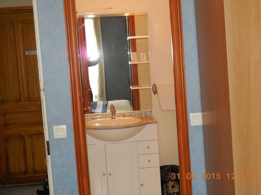 Hotel Le Petit Chateau 33/39