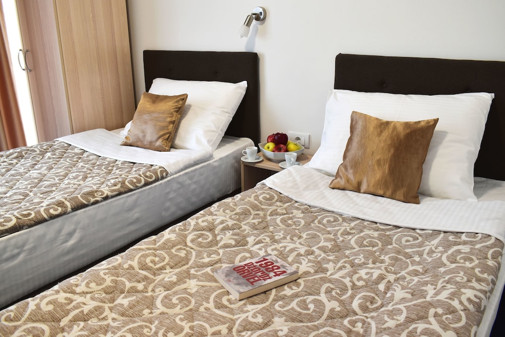 Slavija Hotel 10/32