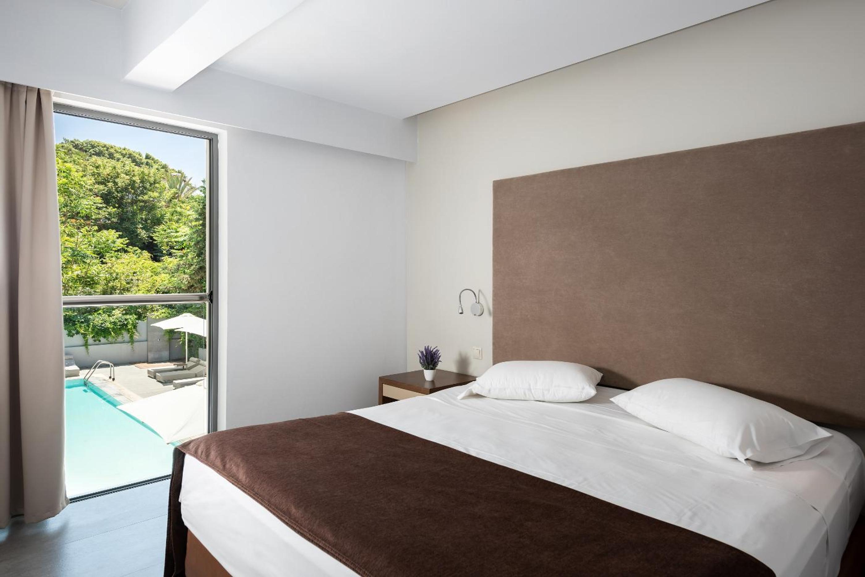 Superior, Double Bed, Pool View, No Balcony