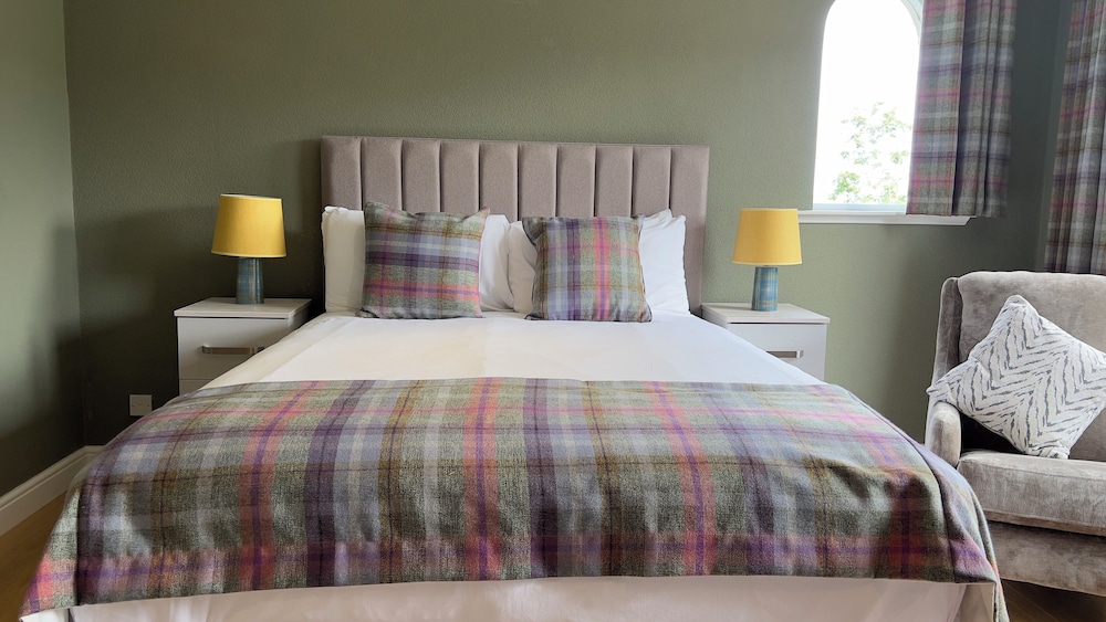 Loch Ness Cottages 24/50