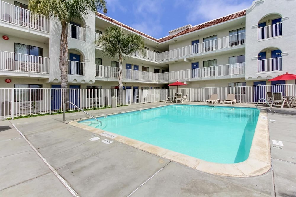 Motel6 Watsonville, CA - Monterey Area 56/64