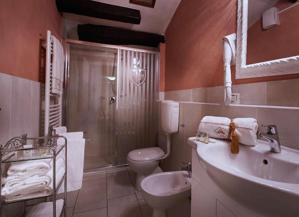 VILLA TOWER INN 69/73