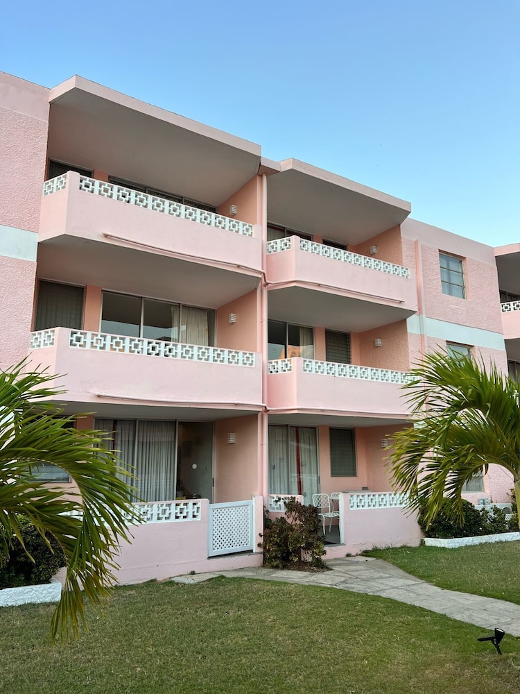 Monteray Apartment Hotel 2/48