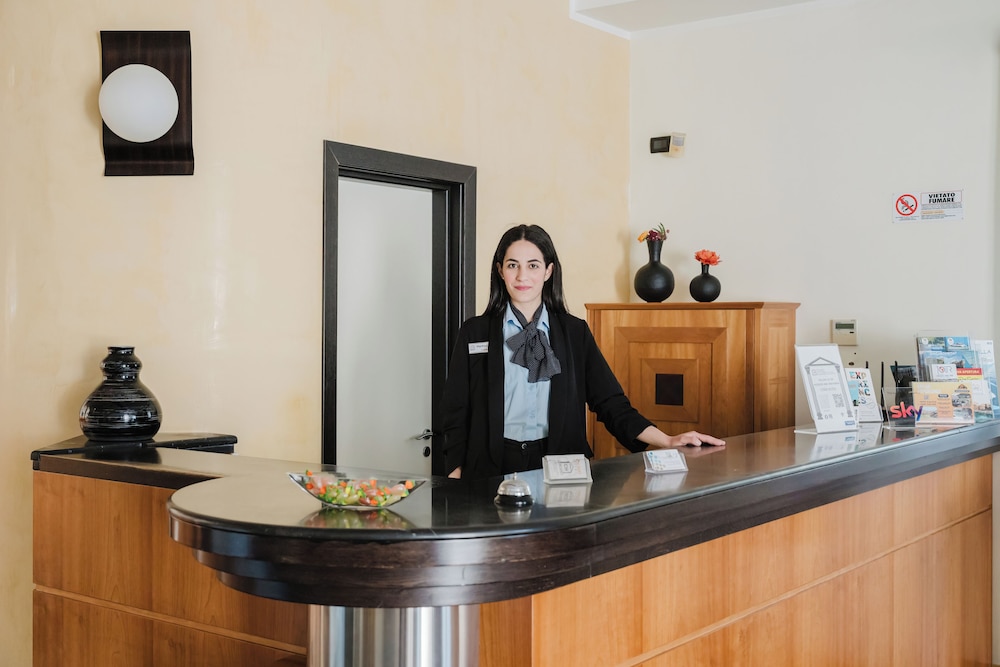 Cerri Hotel 3/49