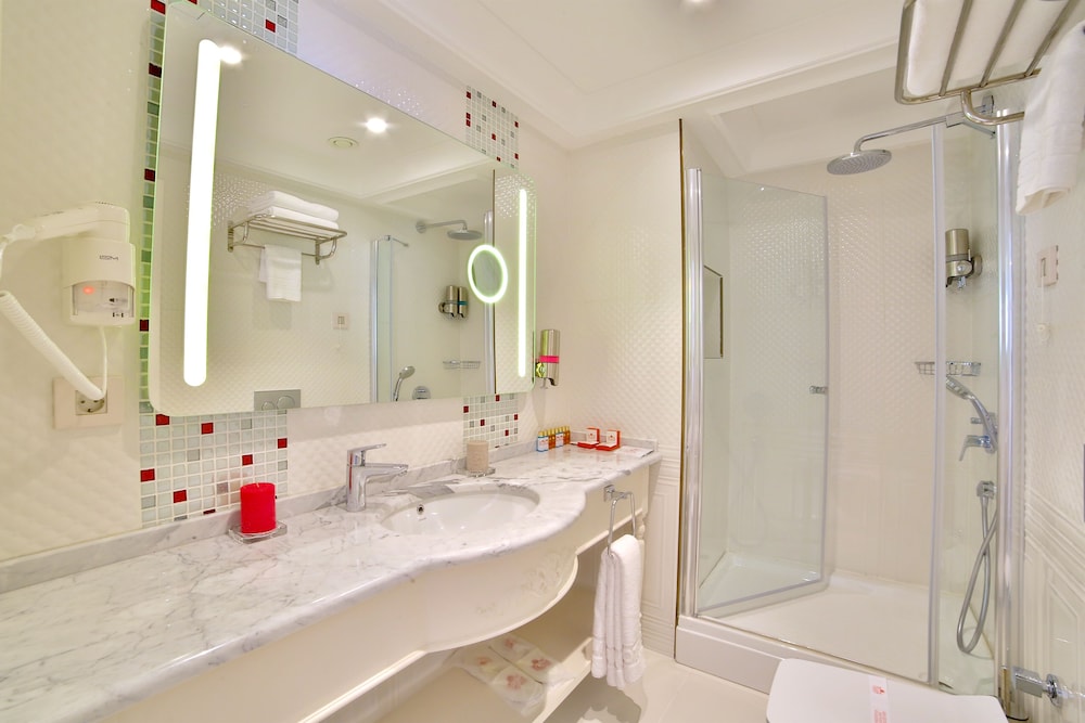 2 Bedrooms, Family, 1 Double and 3 Single Beds, Sea View، Yilsam Sultanahmet Hotel 5/5