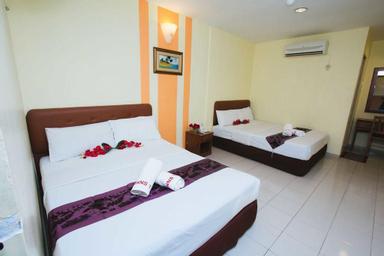 Family, 2 Double Beds, No Window
